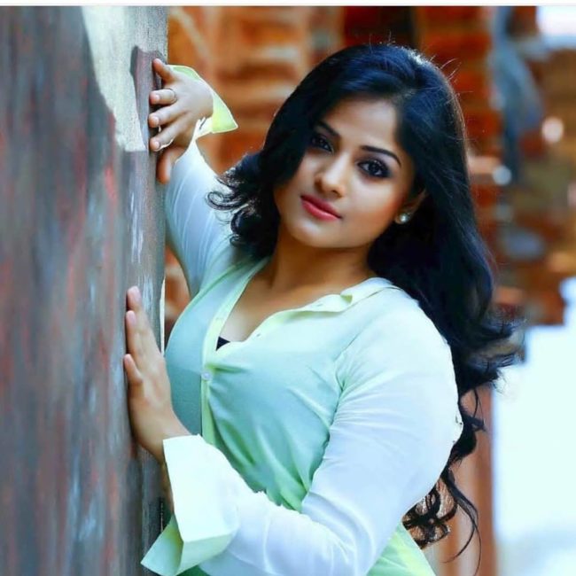 650px x 650px - Chandini Sreedharan Biography, Age, Movies,Wiki,Marriage,Family,Photos