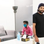 A fan sees his God at the end of a 200 km long walk