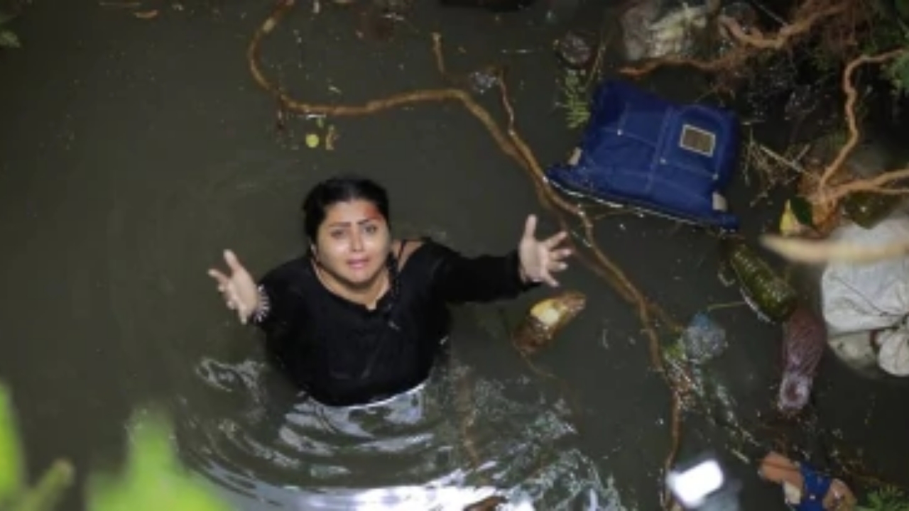 Actress Namitha fell into the well and the activists were all blown away