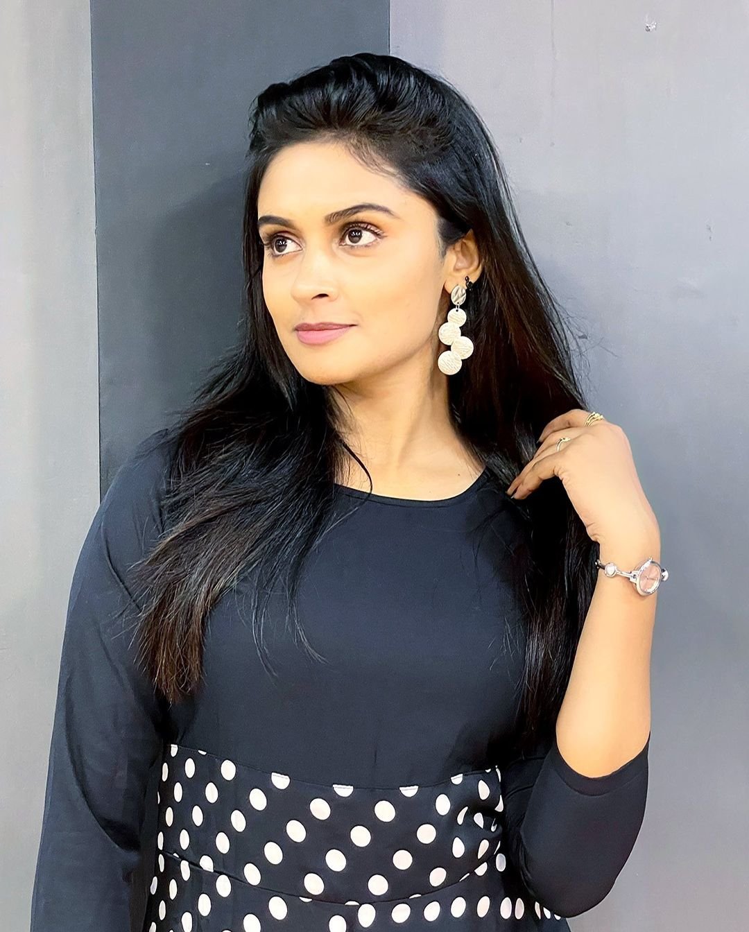 Prilya Priyalaya Biography, Age, Family & Movies - MixIndia