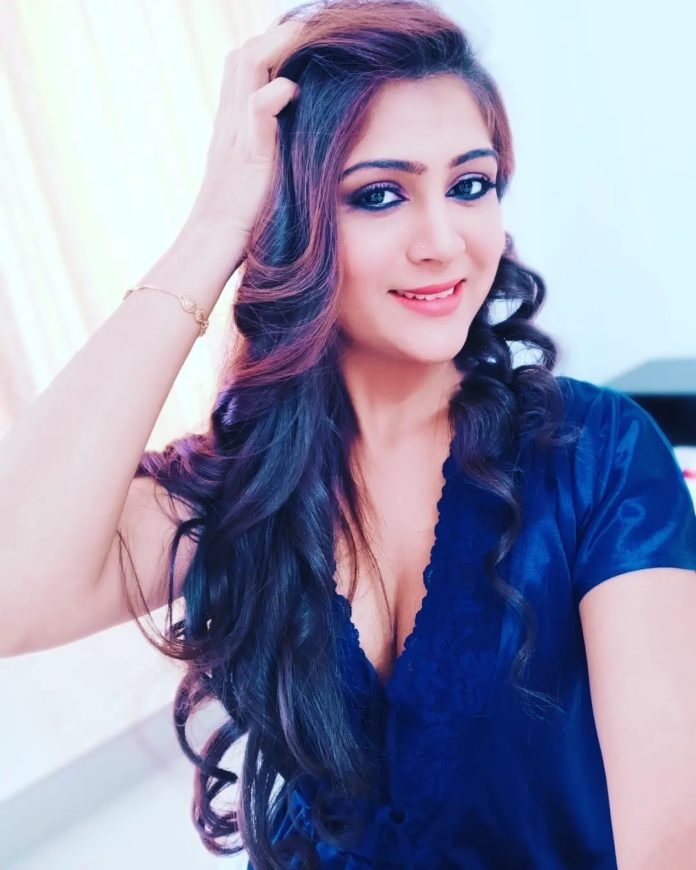 Hiral Radadiya Biography, Age, Family & Movies - MixIndia