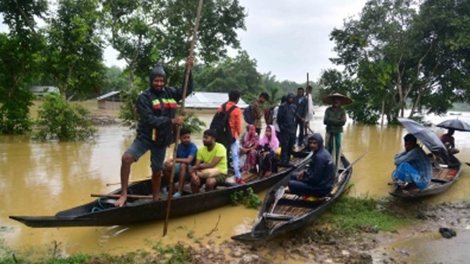 Landslides, floods kill eight in Assam - MixIndia