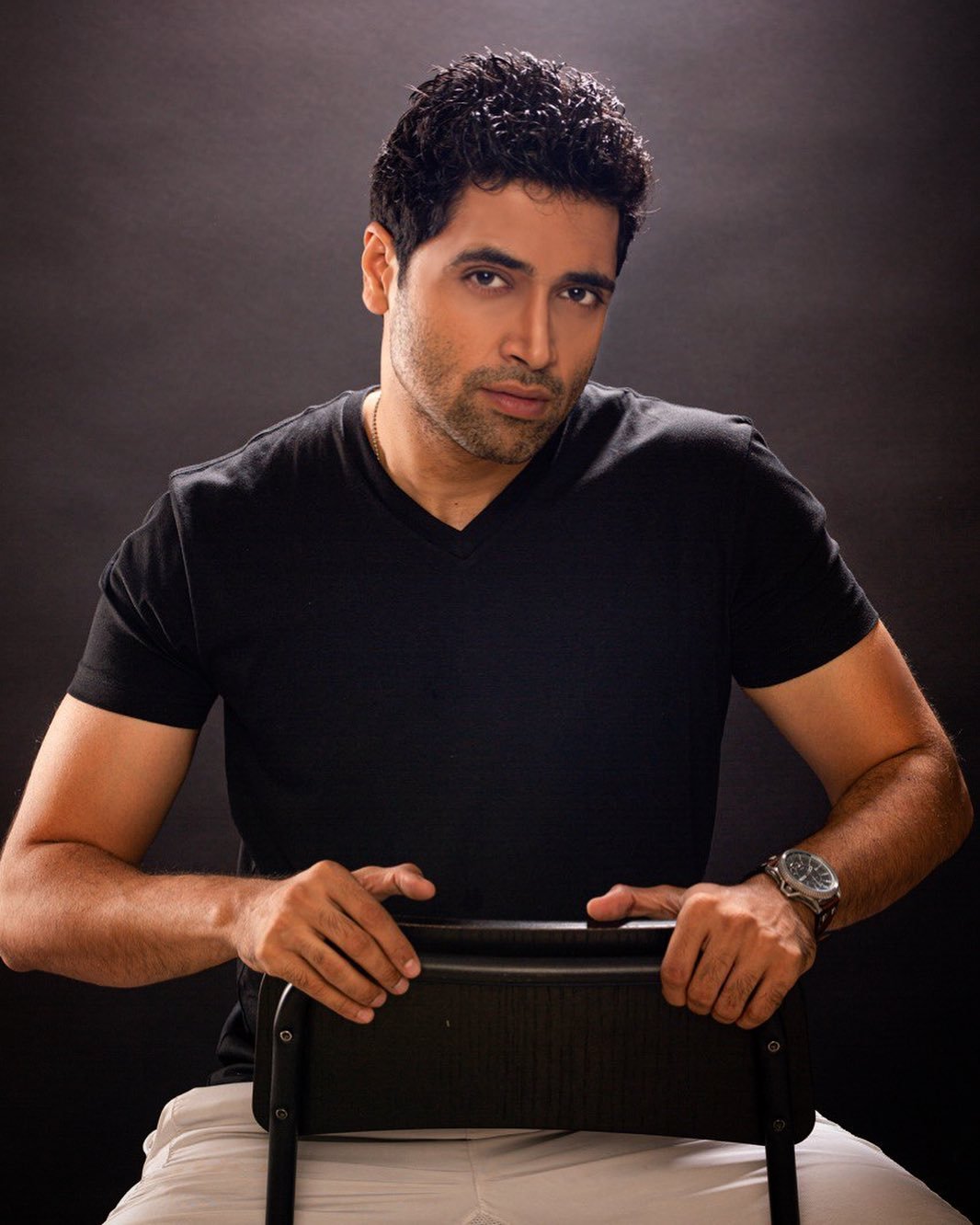 Adivi Sesh Biography, Age, Family & Movies - MixIndia