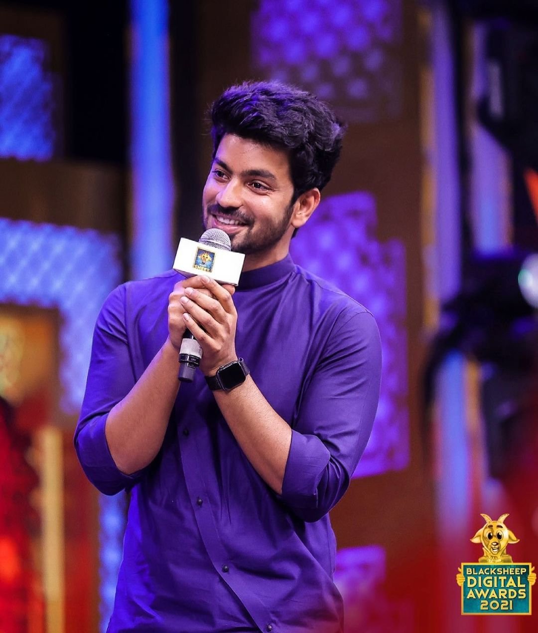 Mahat Raghavendra Biography, Age, Family & Movies - MixIndia