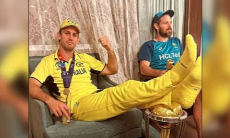 Australian cricketer Mitchell Marsh sipped beer with both legs on top of the World Cup: Indian cricket fans criticized