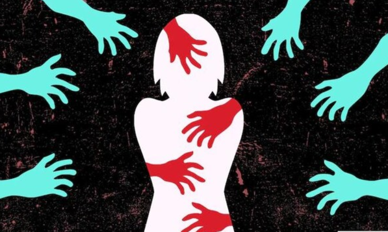 Girl gang-raped in car outside hospital;  Later the girl was left on the road, a shocking incident