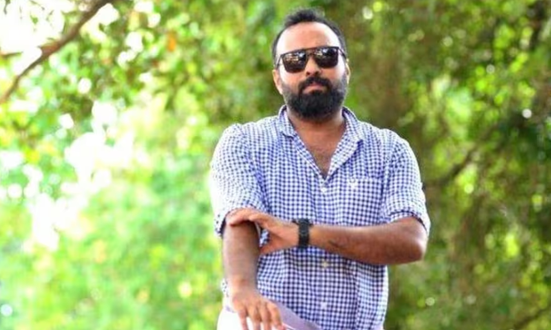 I am not the director who badmouthed the actor;  Please don't drag my name into this controversy;  Omar Lulu with the post