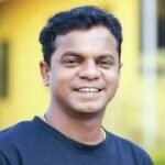 Dharmajan remembers the time he was in jail once in his life, and the audience thinks that it is for a good cause